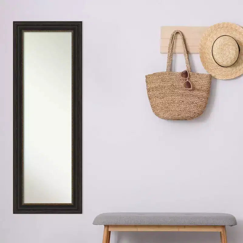 Moderner Couchtisch aus gehärtetem Glas mit offenem Regal – goldener Rahmen, Wohnzimmer