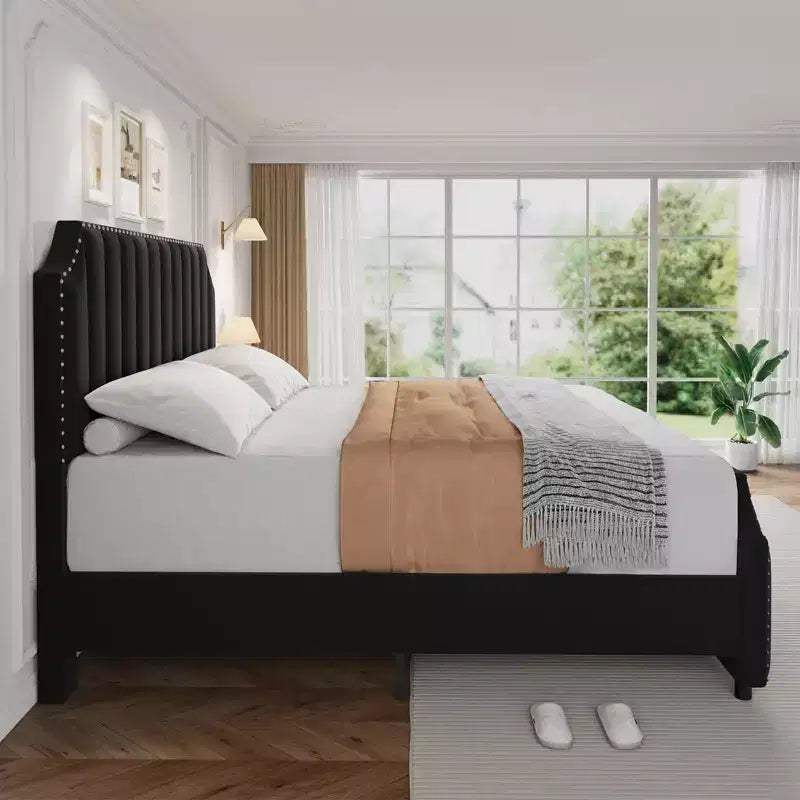 King-Size-Bettgestell, Plattformbettgestell mit samtbezogenem 50,2'' Kopfteil, Nietenverzierung, starke Holzlatten, kein Boxspring erforderlich, schwarz