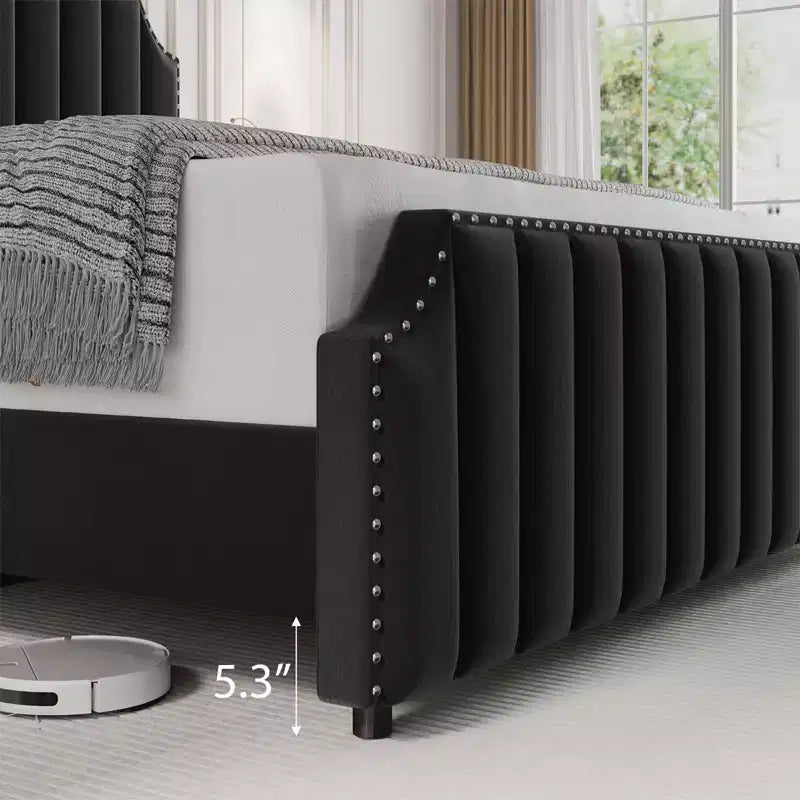 King-Size-Bettgestell, Plattformbettgestell mit samtbezogenem 50,2'' Kopfteil, Nietenverzierung, starke Holzlatten, kein Boxspring erforderlich, schwarz