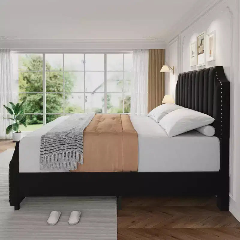 King-Size-Bettgestell, Plattformbettgestell mit samtbezogenem 50,2'' Kopfteil, Nietenverzierung, starke Holzlatten, kein Boxspring erforderlich, schwarz