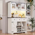 Mobile bar dispensa da 71 pollici stile fattoria con portabottiglie, mobile da cucina rustico con vetrina, porta scorrevole, presa elettrica, pannello a fori, 3 cassetti, bianco