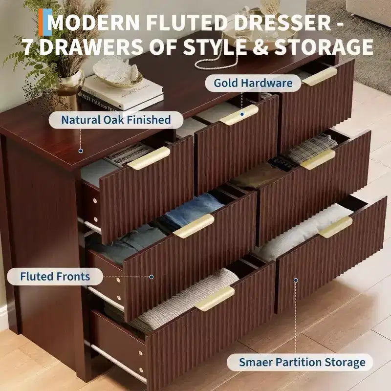 Commode à 7 tiroirs cannelés pour chambre – Commode en bois de 47,24 pouces de large avec poignées en métal, organisateur de rangement moderne et meuble TV console multimédia