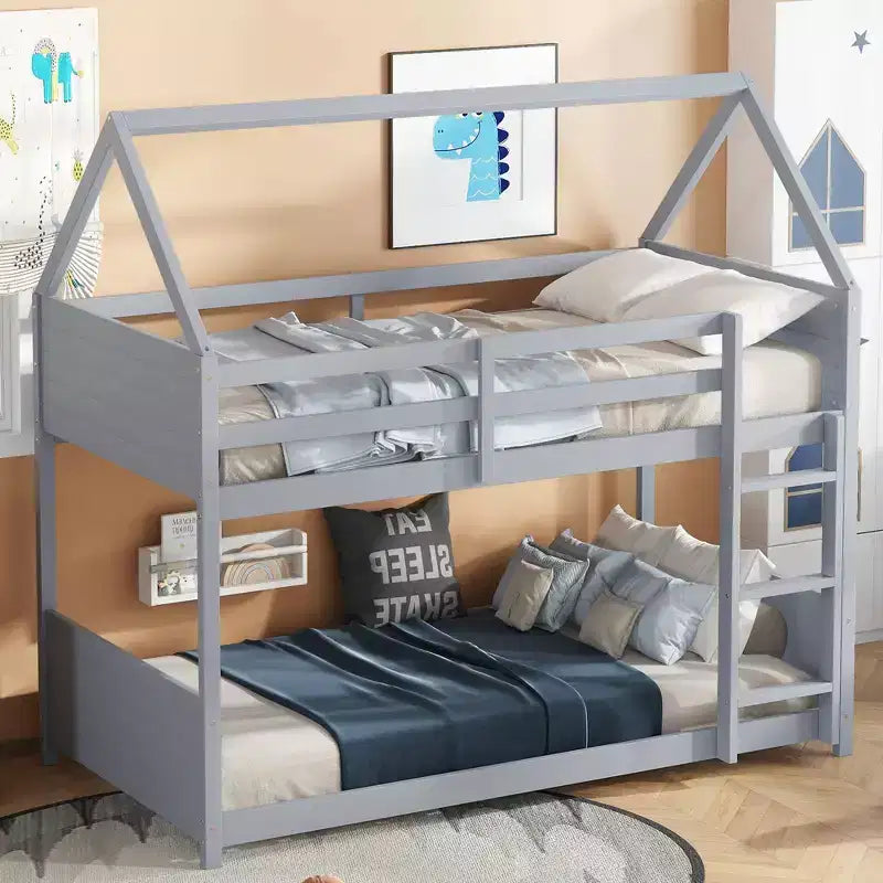 Litera de piso twin sobre twin con cabeceros y piecero para niños y adolescentes, estructura de litera en forma de casa de madera con barandilla y escalera
